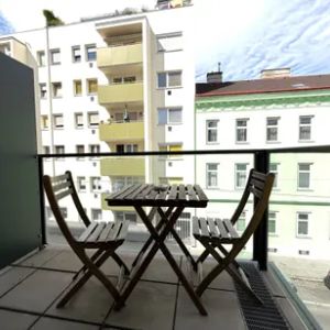 MODERN & KOMFORTABEL - VOLLMÖBLIERTE 2 ZIMMER WOHNUNG MIT BALKON - Foto 3