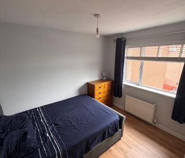 12 Raven Hill Court, Room 1, Shared Accomodation, Belfast, BT6 8FS - Photo 3