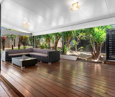 STUNNING 4 BEDROOM HOME, POOL AND AMAZING VIEWS! - Photo 2