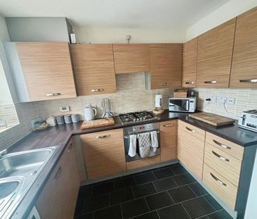 2 bedroom end of terrace house to rent - Photo 3