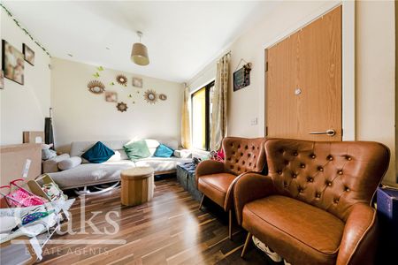 Cairns Place, Streatham, London - Photo 2