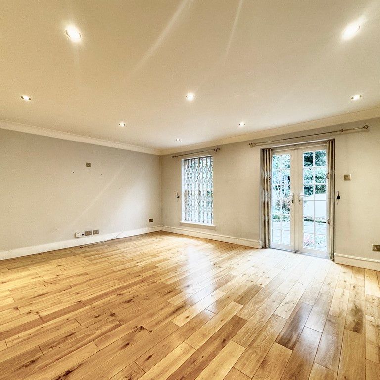 4 Bedroom Town House, - Photo 1