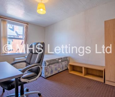 4 Bedroom End Terraced House for rent in Harold View - Photo 6