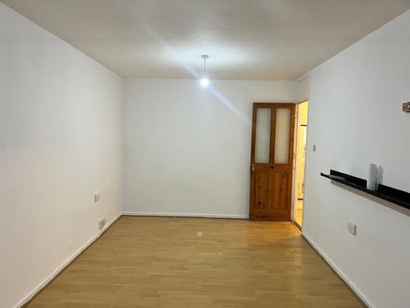 1 Bed Flat, Kings Street, E13 - Photo 2
