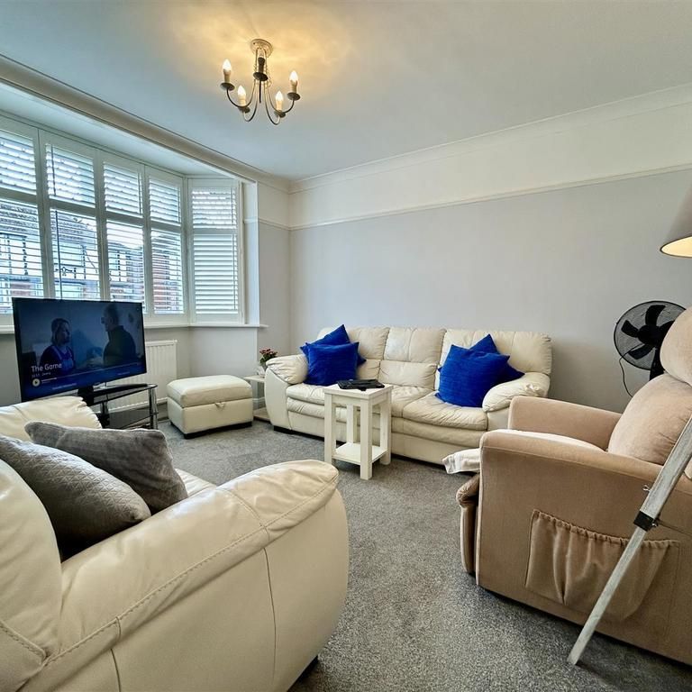 3 bedroom property to rent - Photo 1