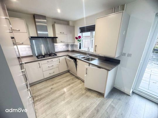 3 bedroom semi-detached house to rent - Photo 1