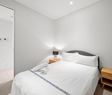 Fully Furnished Cozy 2 BEDS Apartment in North Sydney CBD - Photo 2