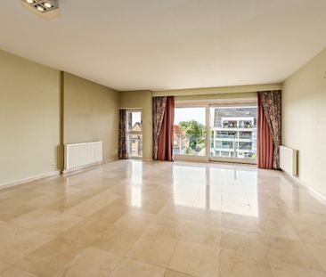 Ruim ongemeubeld appartement met 2 slaapkamers Nieuwpoort - Photo 1
