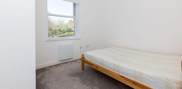 2 Bedroom, 1 bath, 1 reception Flat - Photo 1