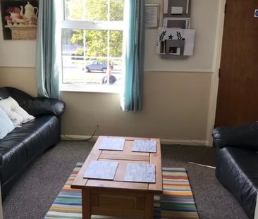 Room in a Shared House, The Highway, BN2 - Photo 4