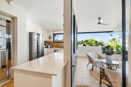 Luxurious Townhouse Living – Prime Sandgate Location - Photo 4