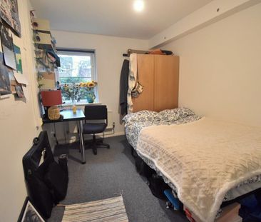 Room in a Shared House, Hillside Court, RG1 - Photo 4