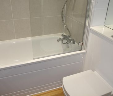 Millbrook Road East, Southampton - Photo 6