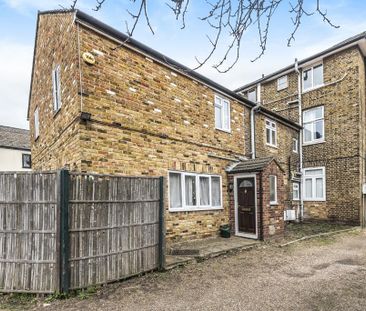 2 bedroom maisonette to rent - Photo 2