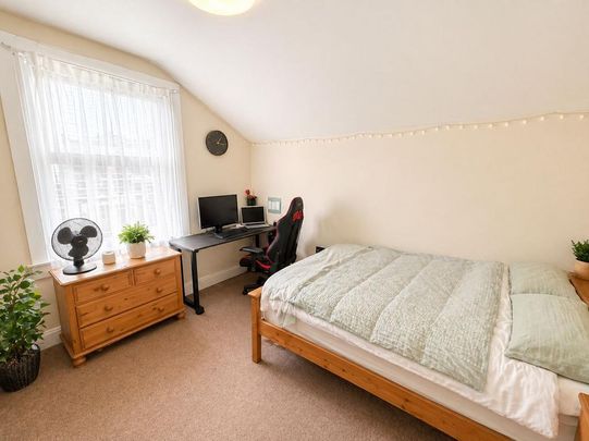 5 bedroom semi-detached house to rent - Photo 1