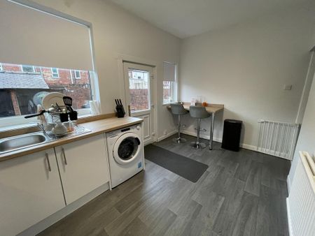 2 bedroom terraced house to rent - Photo 5