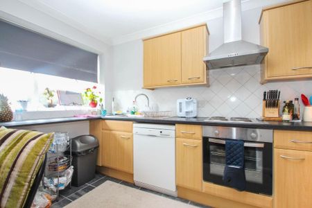 3 bedroom maisonette to rent - Photo 2