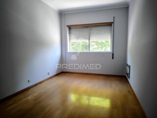 Apartment Renovated well located 3 bedrooms for rent Braga - balcony, air conditioning - Photo 1