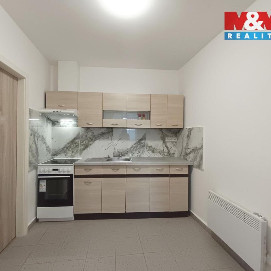 Pronájem bytu 2+1 40 m², V. Burgra 328, Kladno - Photo 1