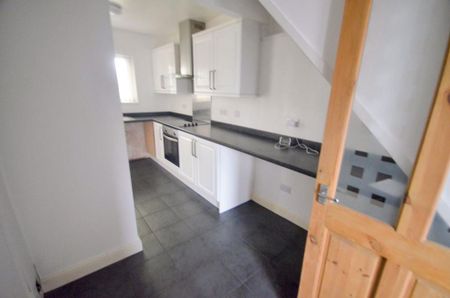 3 bedroom end of terrace house to rent - Photo 5