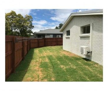 3 BEDROOM FRESHLY PAINTED FULLY FENCED HOME WITH AIR CONDITIONING - Photo 4