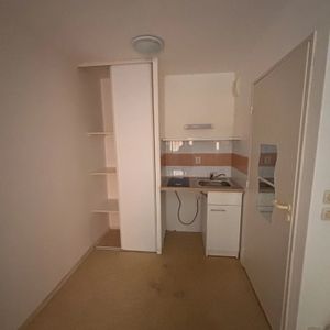 Location Appartement 1 pièce 18m² NIMES 30000 - Photo 2