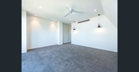 STYLISH TOWNHOUSE WITH MODERN FLAIR - Photo 4