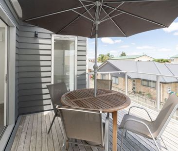 Located just minutes from Hamilton CBD, Hamilton Lake, and Waikato/... - Photo 2