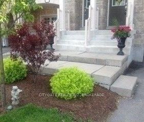 For Lease - 7133 Triumph Lane, Mississauga, Ontario - Photo 2