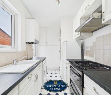 2 bedroom terraced house to rent - Photo 2