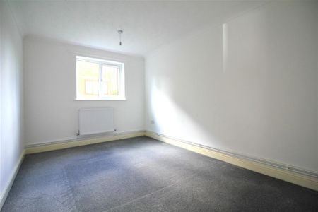 1 bedroom ground floor flat to rent - Photo 2