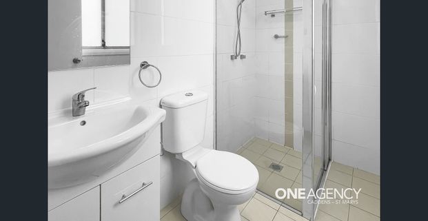 STUNNING TOP FLOOR APARTMENT!!! - Photo 1