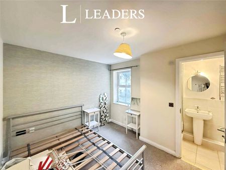 2 bedroom apartment to rent Manor Road, Bournemouth, Dorset, BH1 - Photo 3