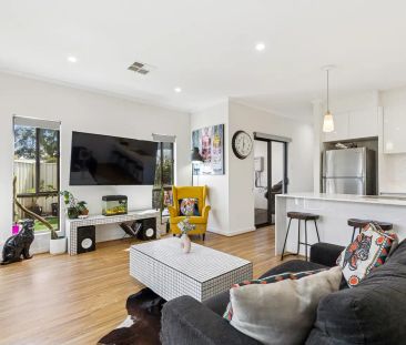 “Stylish home in prime location !” - Photo 1