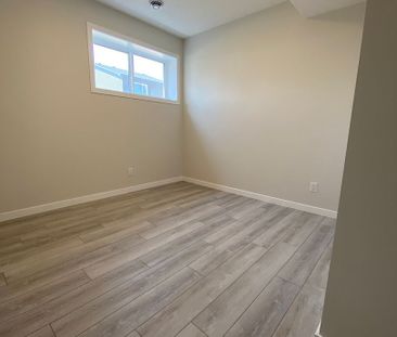 285 Lucas Place NW, Calgary - Photo 3