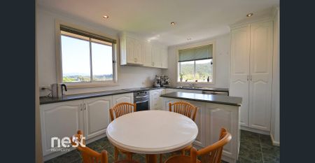 Delightful Family Home in Heart of Mornington - Photo 5