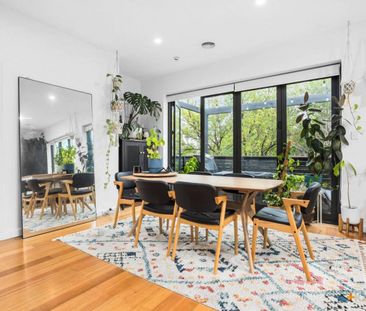 SOARING CEILINGS | LEAFY OUTLOOK | HUGE APARTMENT - Photo 4