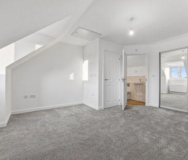 4 bedroom end of terrace house to rent - Photo 3