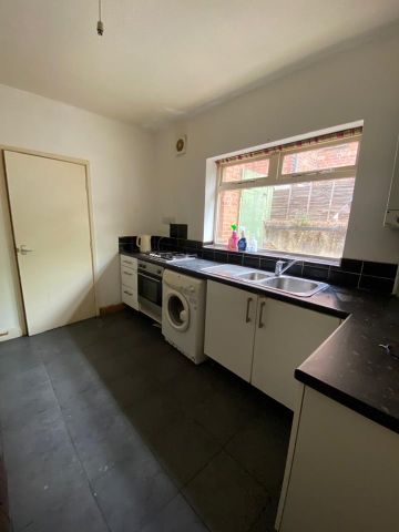 1 Bed Flat, Noel Street, NG7 - Photo 3