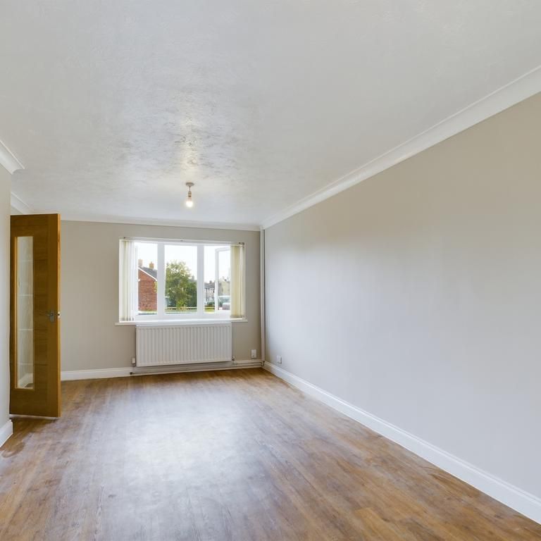 3 bedroom end of terrace house to rent - Photo 1