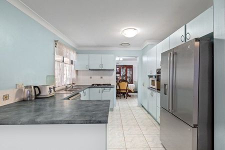 Stunning Family Home - Photo 5