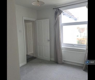 2 bedroom end of terrace house to rent - Photo 5