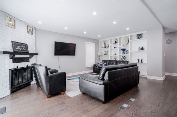 For Lease - 10 Maplewood Drive, Whitby, Ontario - Photo 1