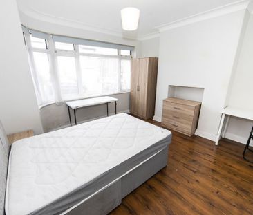 Ash Gardens, Headingley, Leeds - Photo 5