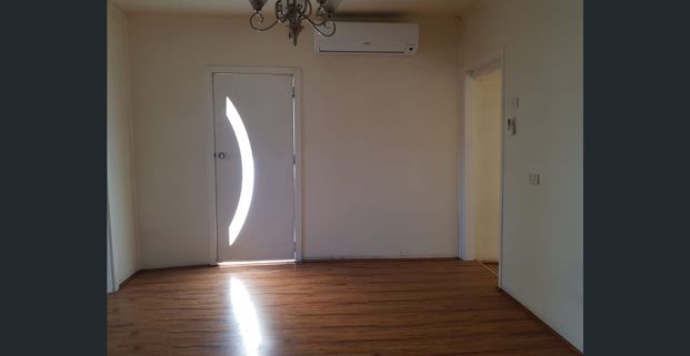 BRIGHT & SUNNY HOME - Photo 1