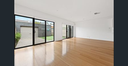 Bright, generous space! - Photo 5