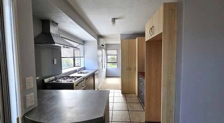 Sunny 3 bed House to rent - Photo 2