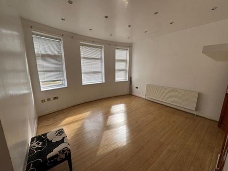 3 bedroom flat to rent - Photo 4