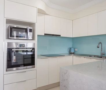 Fully Furnished 8th Floor Corner Apartment - Photo 6