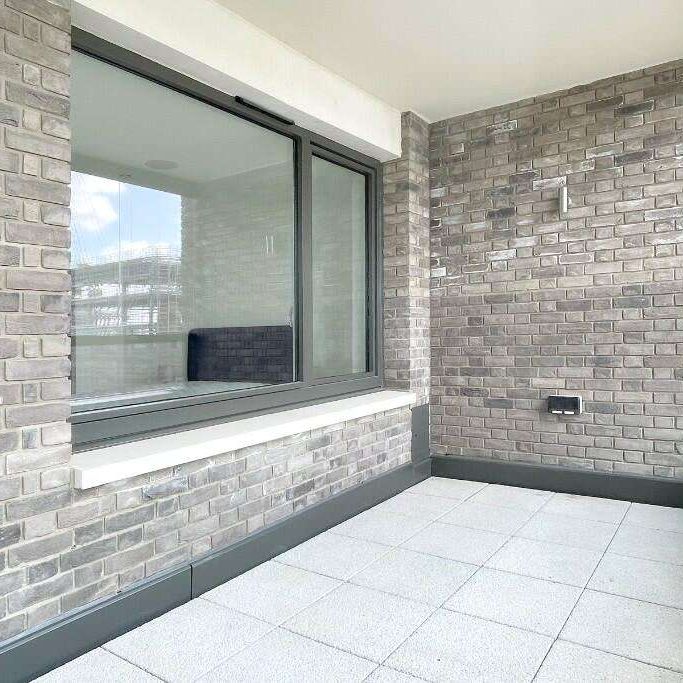 A spacious 2 bedroom apartment located within the London Square Bermondsey Development, perfectly located in vibrant Bermondsey. - Photo 1